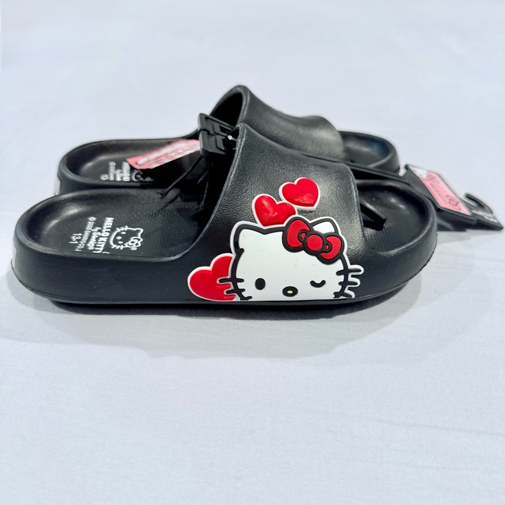 New Hello Kitty Black Slides Girls 13-1 Sanrio Hearts Summer Beach Pool Vacation